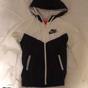 Nike Windbreaker Size Small